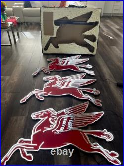 Mobil Neon Pegasus Sign, Neon Mobil Gas Station Garage Sign, Rep Antique Vintage