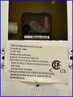 Vintage 16 Crown Royal Wall Clock Neon Lighted Sign Whiskey Whisky Bar